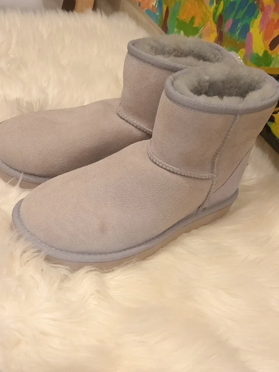 UGG  Boots - Picture 3 of 10